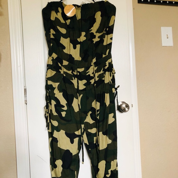 Chic Camouflage Jumpsuit - Picture 1 of 5